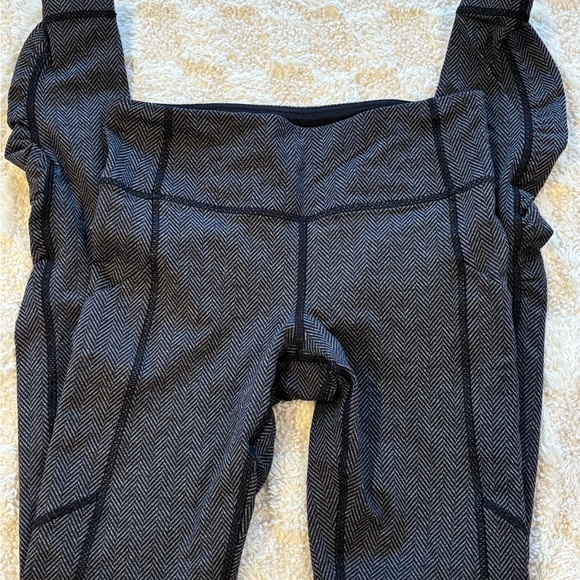 Lululemon Speed Crop Leggings Black Giant Herringbone Size 4 - Picture 7 of 8